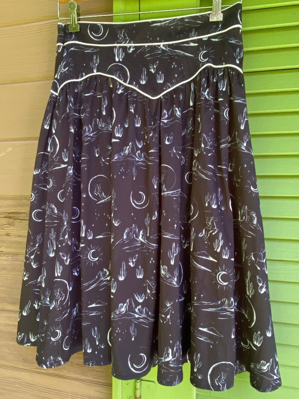 NWT Voodoo Vixen Brand Crescent Moon/Cactus Retro Western Skirt - Size 6 USA - Picture 3 of 5